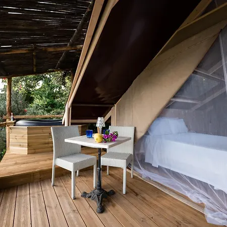 Vesuvian Glamping *