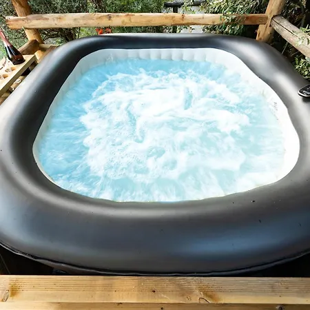 Luxusní stan Vesuvian Glamping *