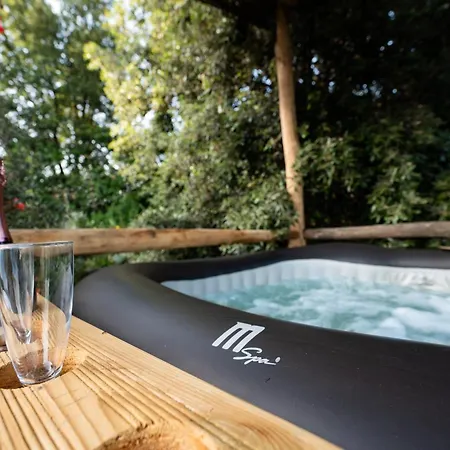 Vesuvian Glamping Luxusní stan