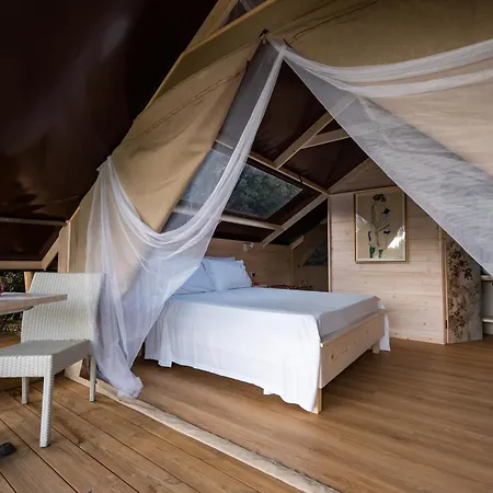 Vesuvian Glamping *